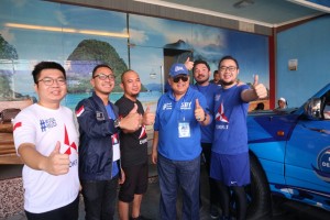 Dokter Agung bersama pengurus partai Demokrat.