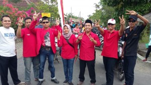 Foto: Rudi Haryono bersama simpatisan. (Doc,Ron).