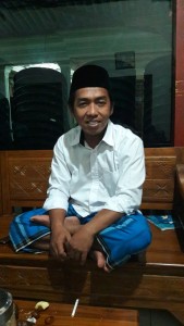 Foto: Rudi saat duduk bersilah. (Doc,Ron).