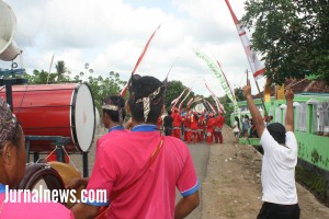 Foto: terbangan atau biasa disebut kuntulan berpawai keliling dusun krajan desa Sembulung.(Dok.rny).