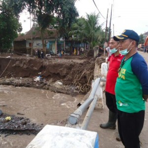 Foto: Ir.Mujiono beserta rombongan dari Dinas PU.Bina Marga Cipta Karya dan Penatan Ruang Banyuwangi.