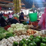 Ramah-aktivitas-jual-beli-di-Pasar-Hamadi-1-768x575