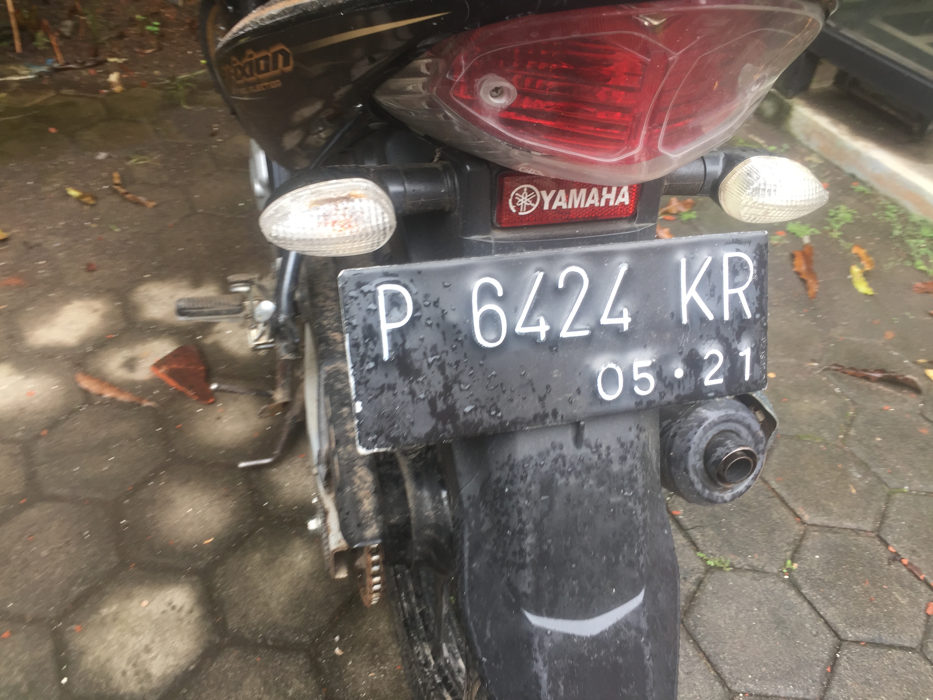 Foto : motor Yamaha Vixion yang terparkir berplat nomor P 6424 KR. (Doc,Rony).