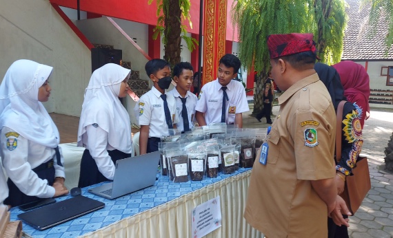 Foto : Saat ada study tiru dari Dispendik Madura. (Doc, Istimewa).