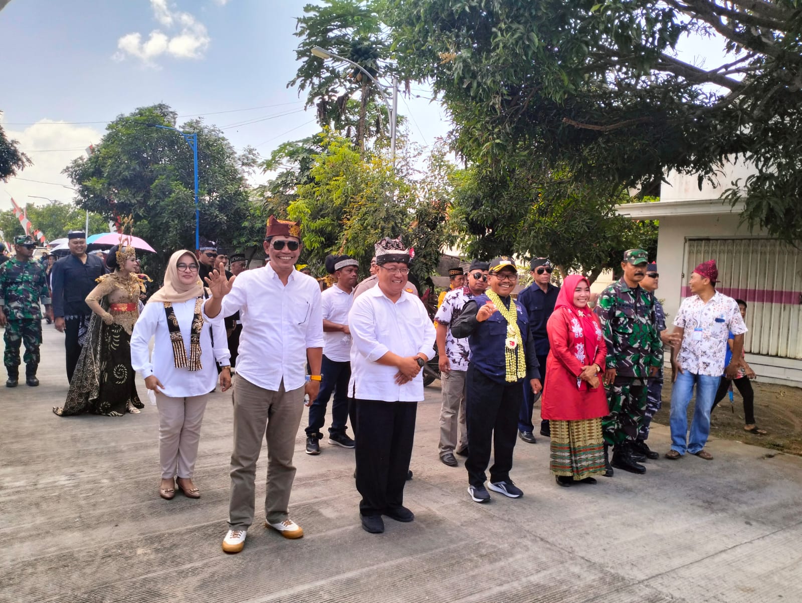 Foto: Wakil Bupati Sugirah beserta rombongan menghadiri petik laut pantai pancer. (Doc.Istimewa)