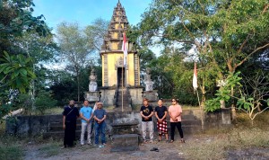 Perkumpulan Pendopo Semar Nusantara mengunjungi situs Candi Purwo di Gumuk Gadung, Desa Sumberasri, Tegaldlimo.